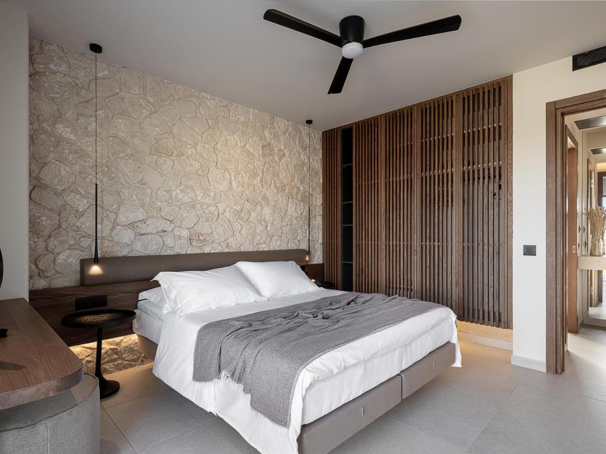 Villa Pnoe - Seafront Experience