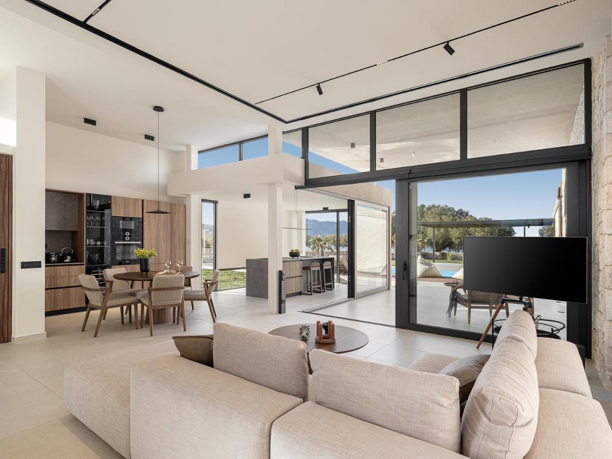 Villa Pnoe - Seafront Experience *