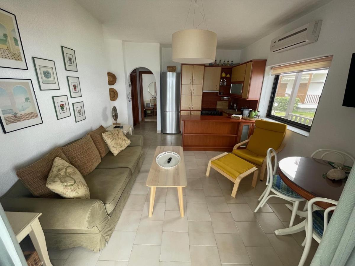 Blueedge Beachfront Apartment Pefkochori Holiday home *