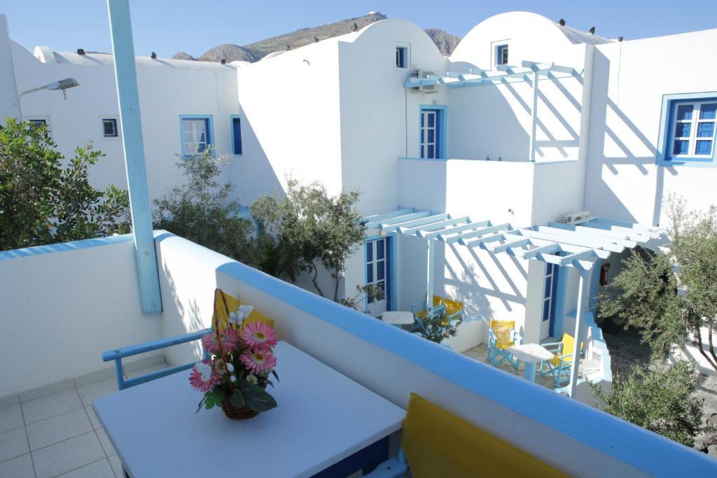 Studios Apartments Perivolos Aparthotel
