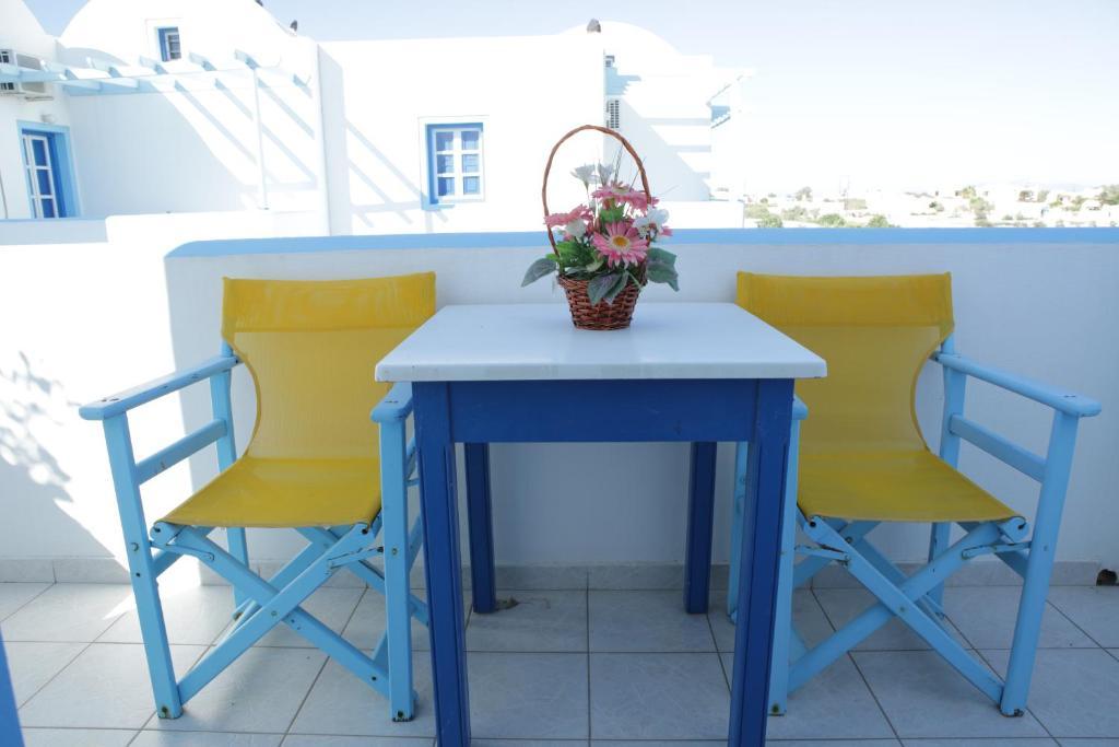 Studios Apartments Perivolos 3* Perivolos (Santorini)