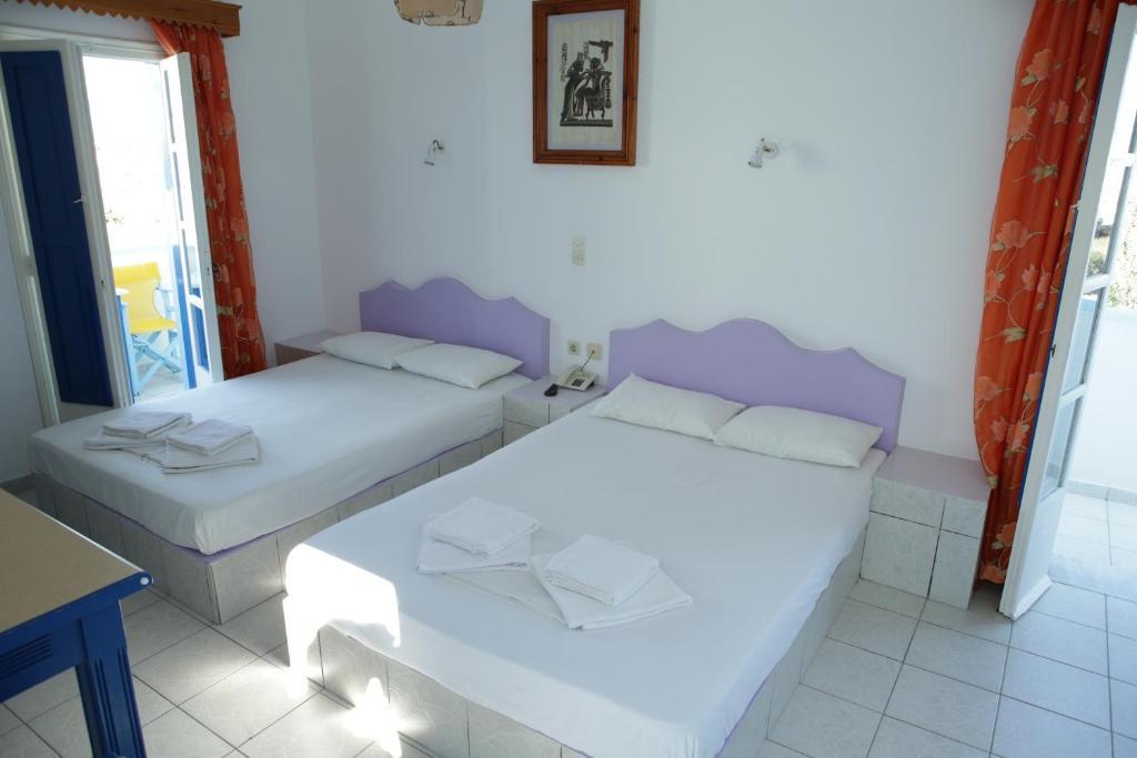 Studios Apartments Perivolos Aparthotel 3*
