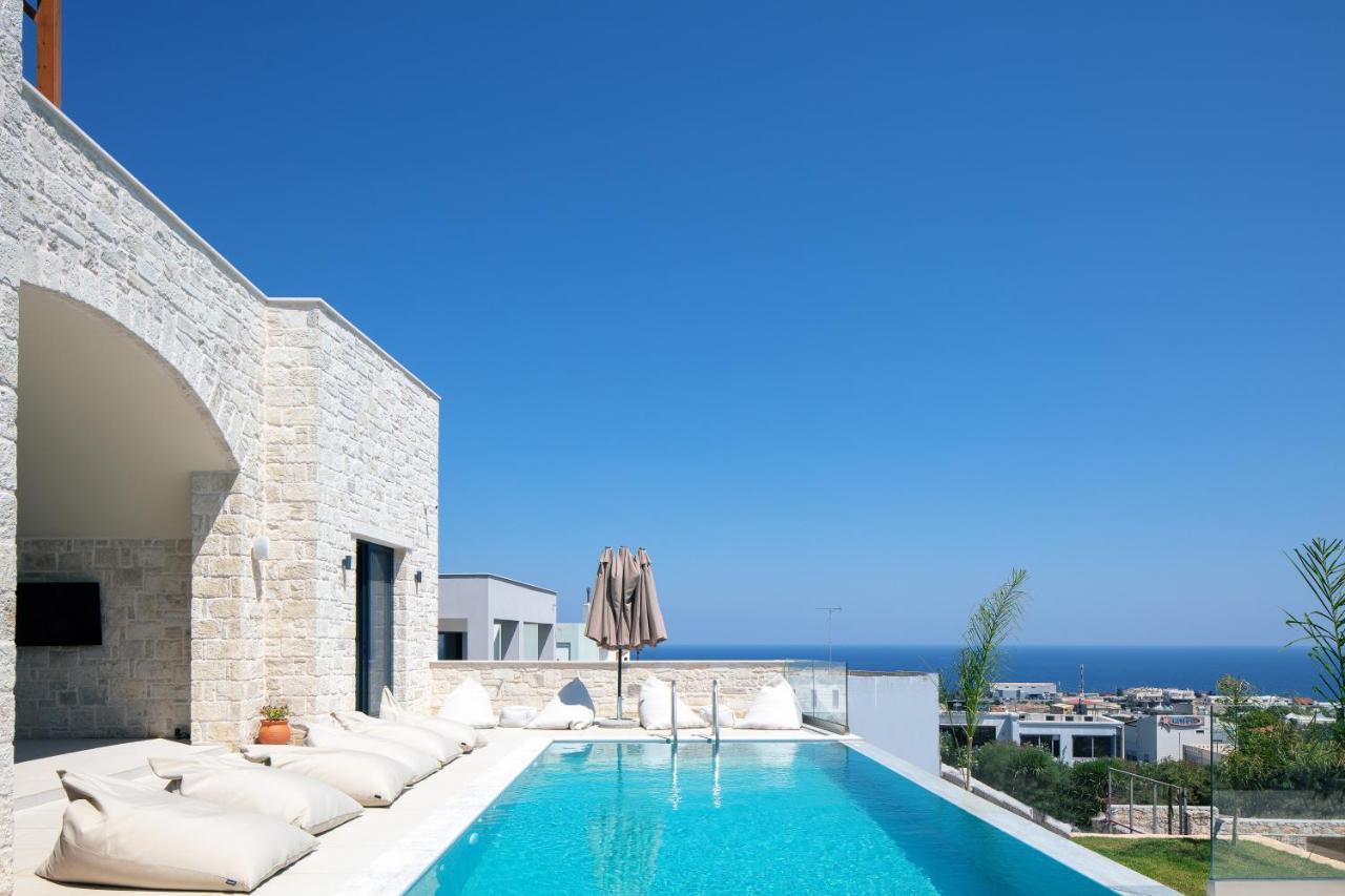Sorin Villa, Boasting Pool & Heated Whirlpool, By Thinkvilla *