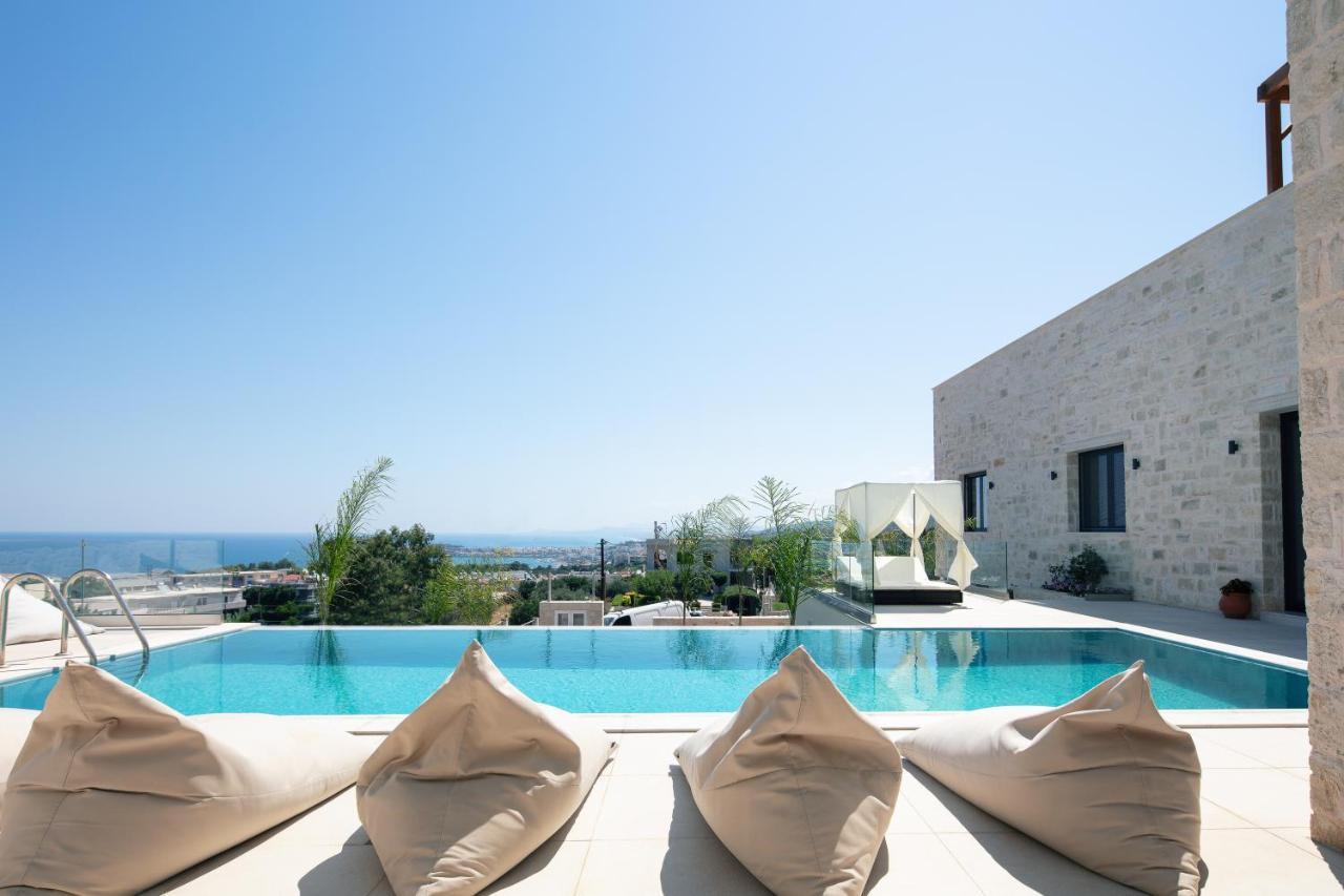 Sorin Villa, Boasting Pool & Heated Whirlpool, By Thinkvilla *
