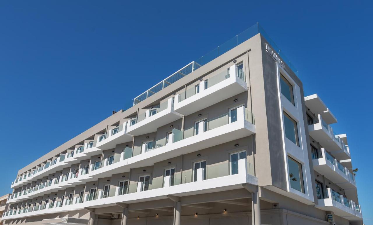 Aparthotel Divine & 4*