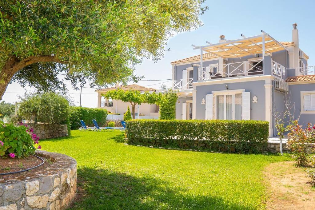 Angelina Villa *