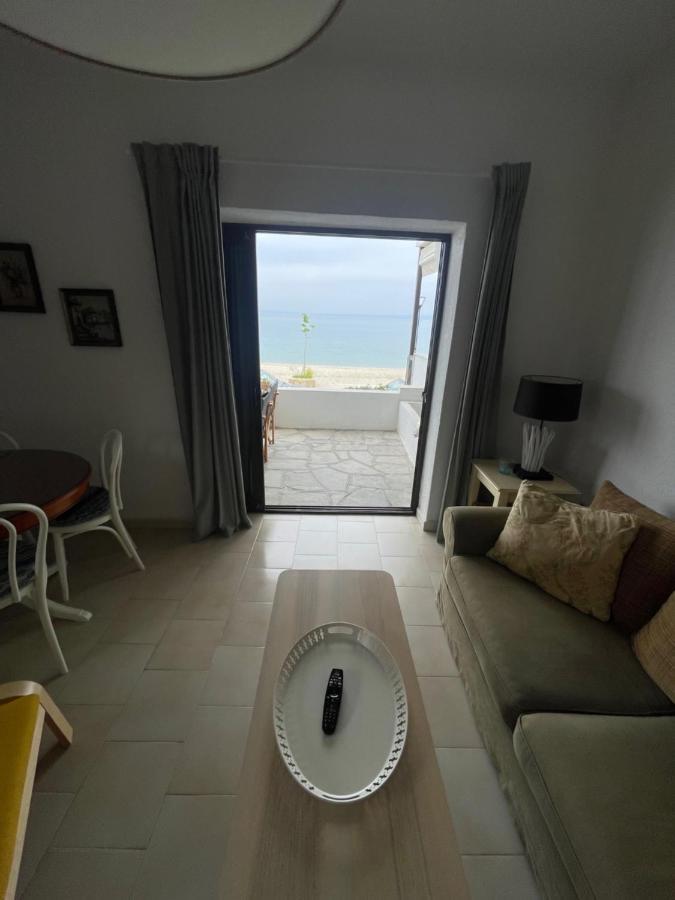 Blueedge Beachfront Apartment Pefkochori Holiday home *