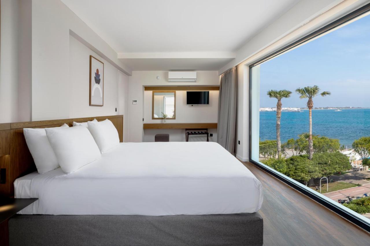 Aparthotel Divine & 4*