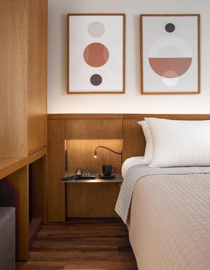 Aparthotel Divine & 4*