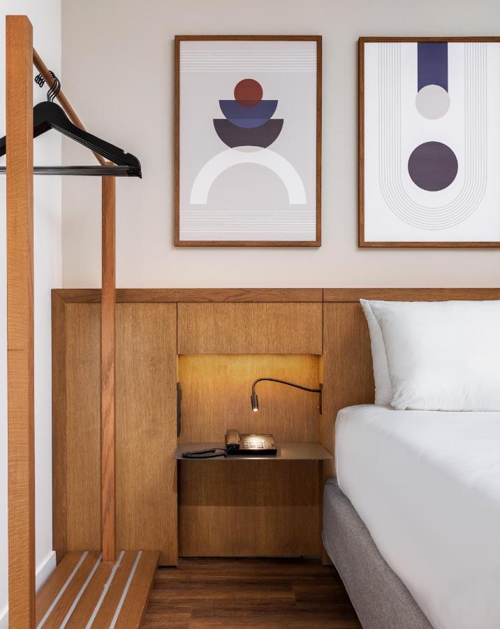 Aparthotel Divine & 4*