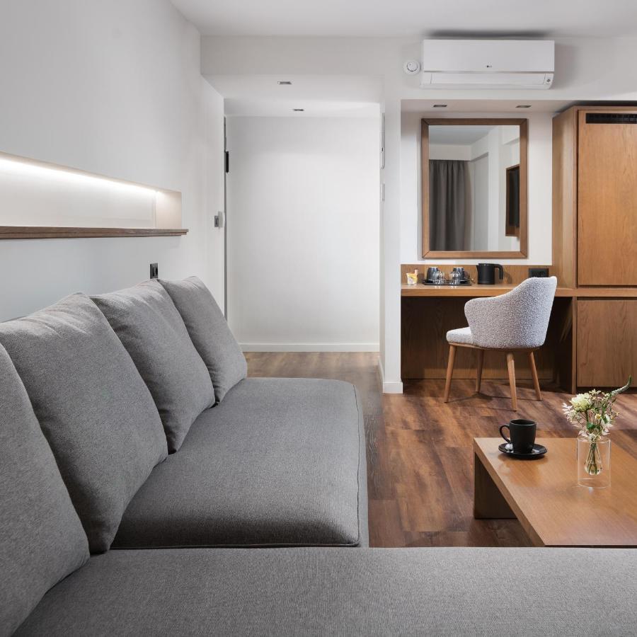 Aparthotel Divine & 4*