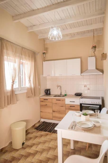 Lydia's House Apartment *