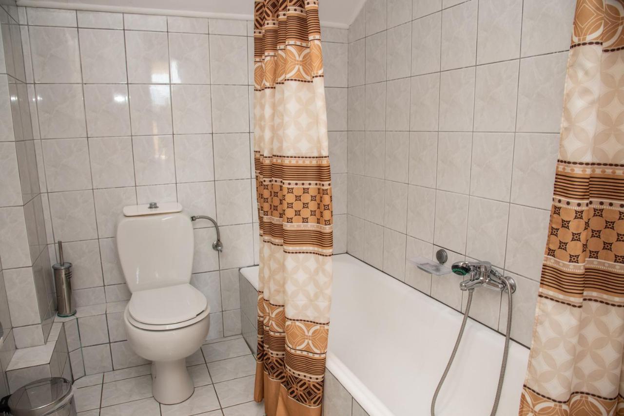 Kapetanios