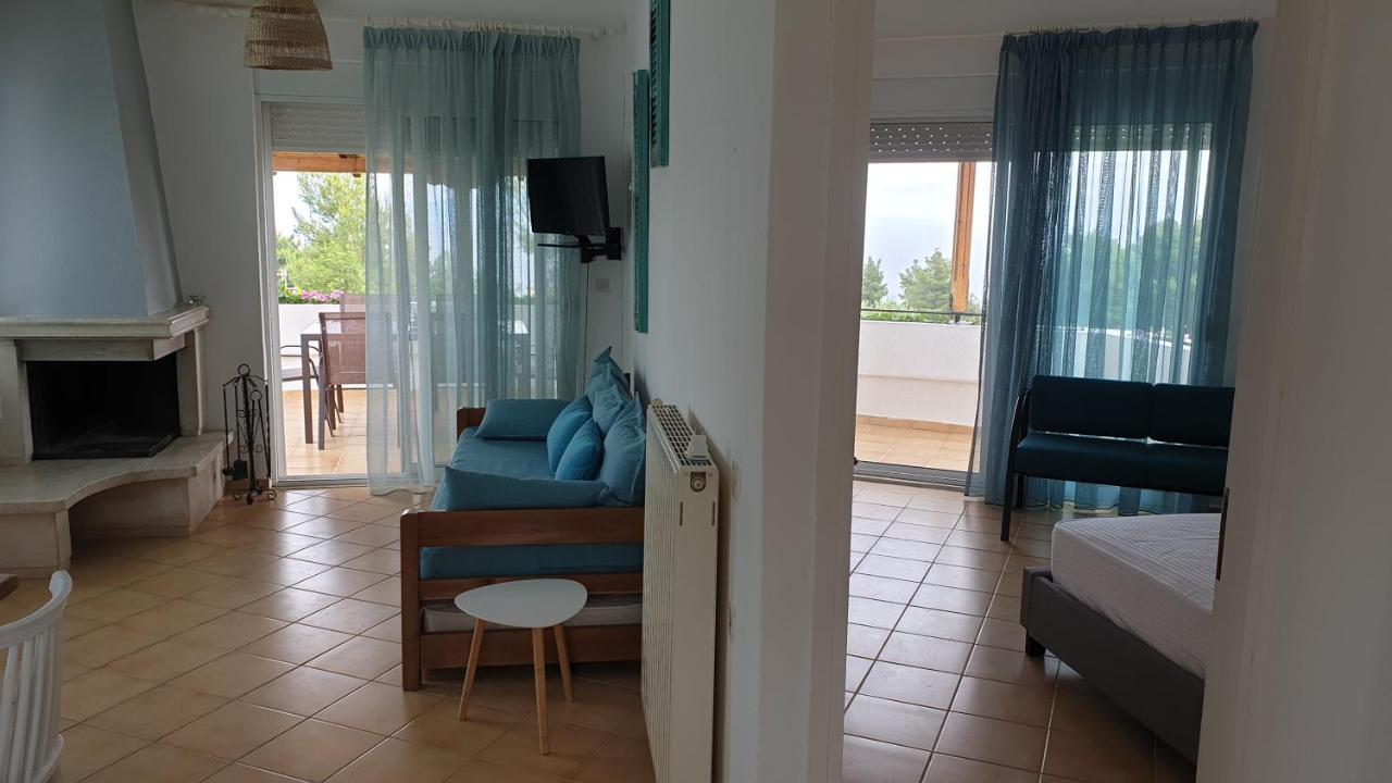 Amparoudes Apartment *