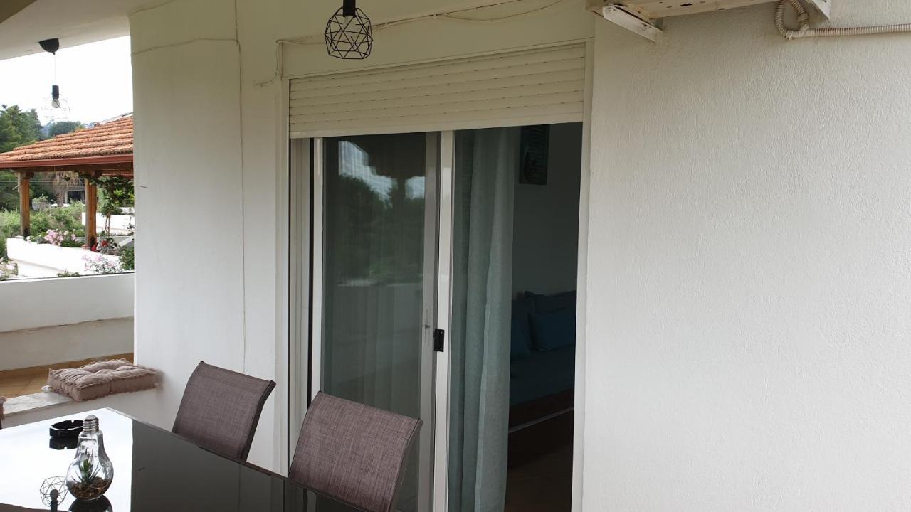 Amparoudes Apartment *