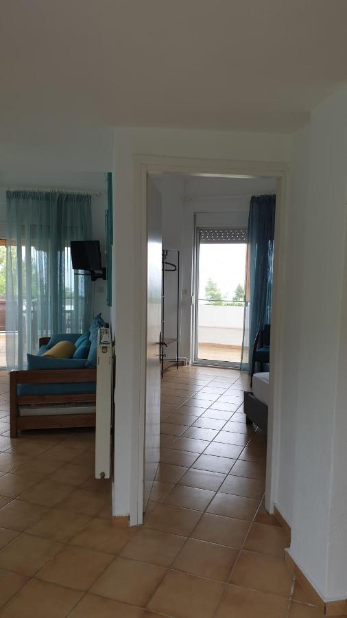 Apartment Amparoudes