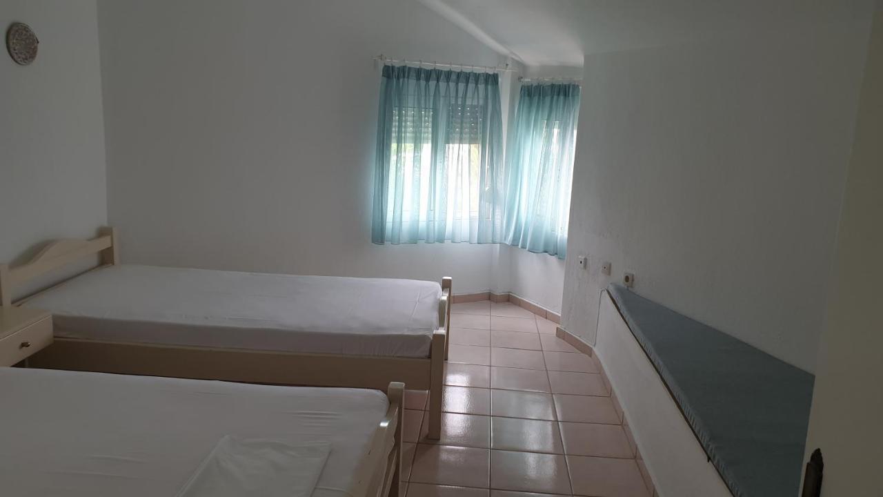 Amparoudes Apartment *