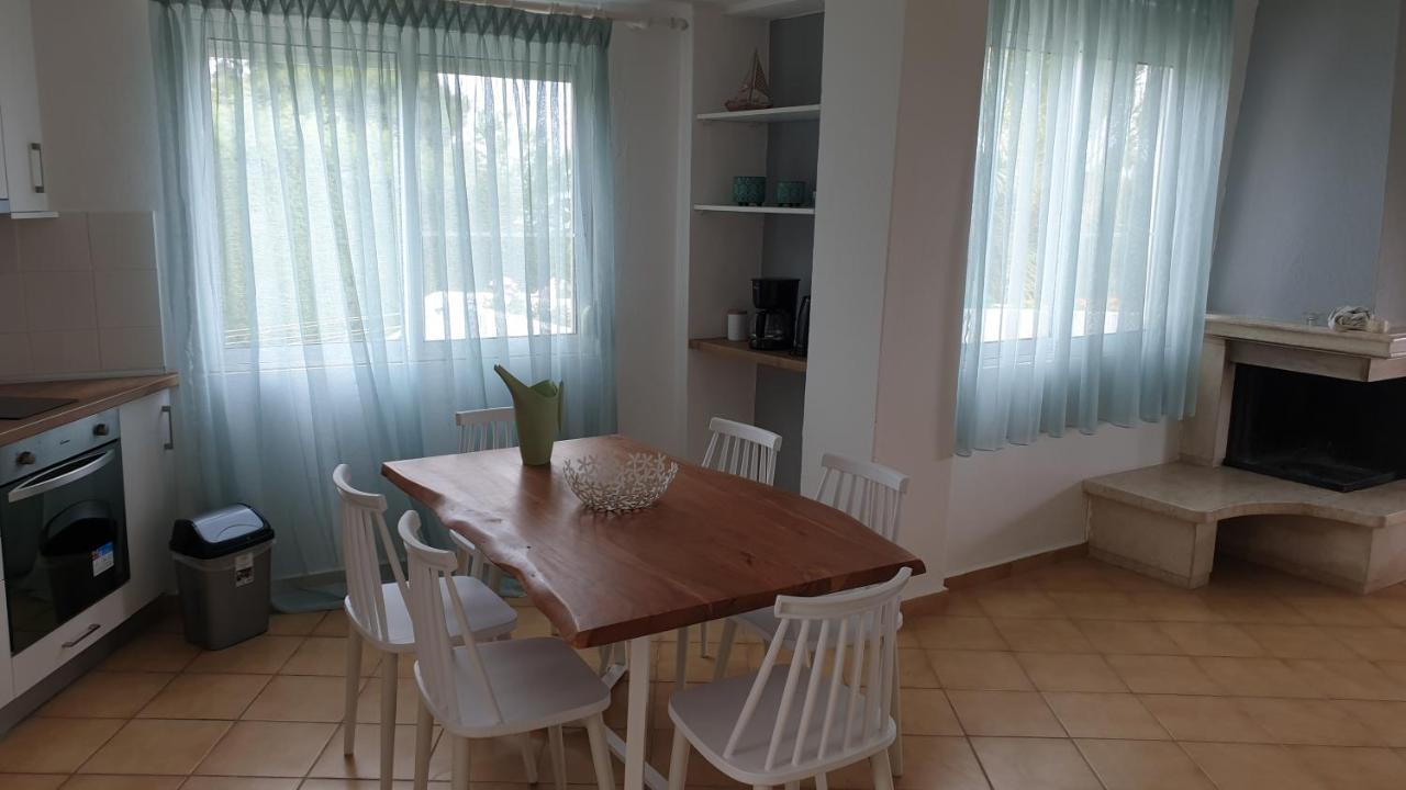 Apartment Amparoudes *