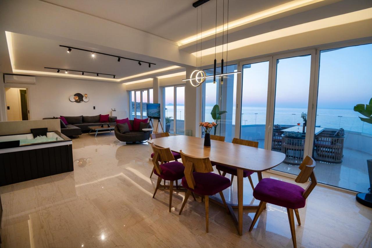 Lost In The View, Luxury With Seaview Apartment