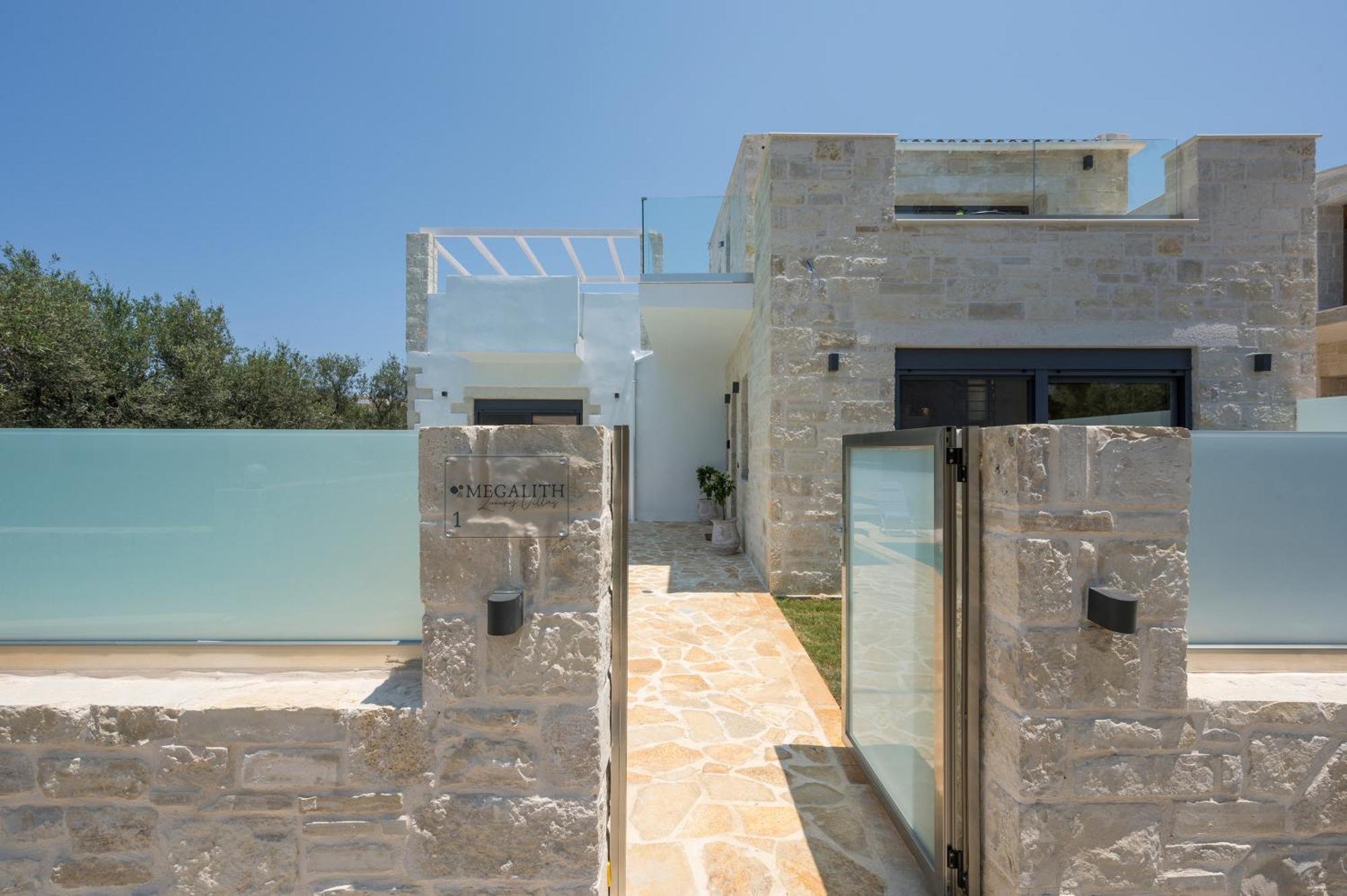 Villa Megalith *