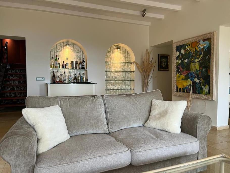 Villa Staffed, Unique And Luxurious Coastal In Beautiful Anidri, Palaiochora