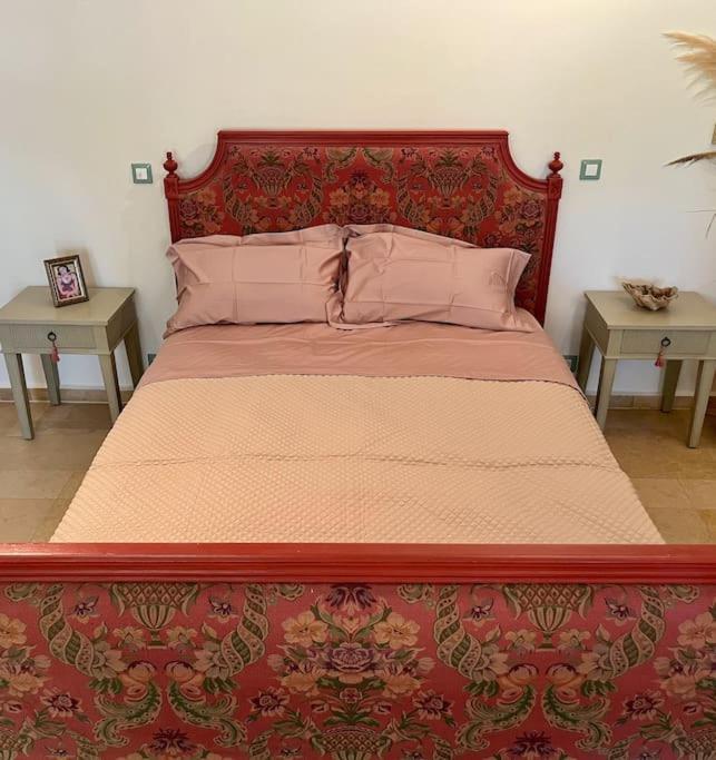 Villa Staffed, Unique And Luxurious Coastal In Beautiful Anidri,