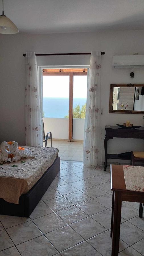 Golden Sun Apartment