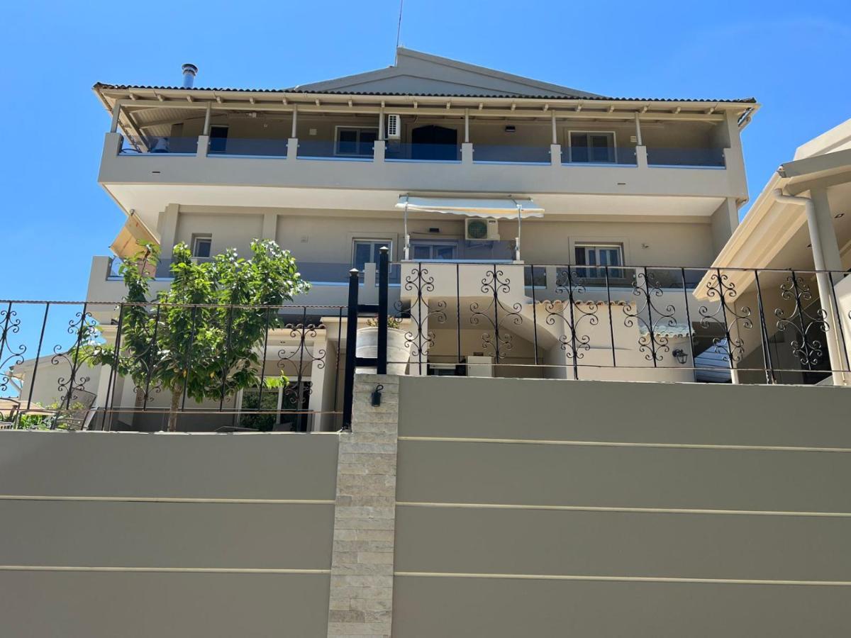 Alex Apartment Viros