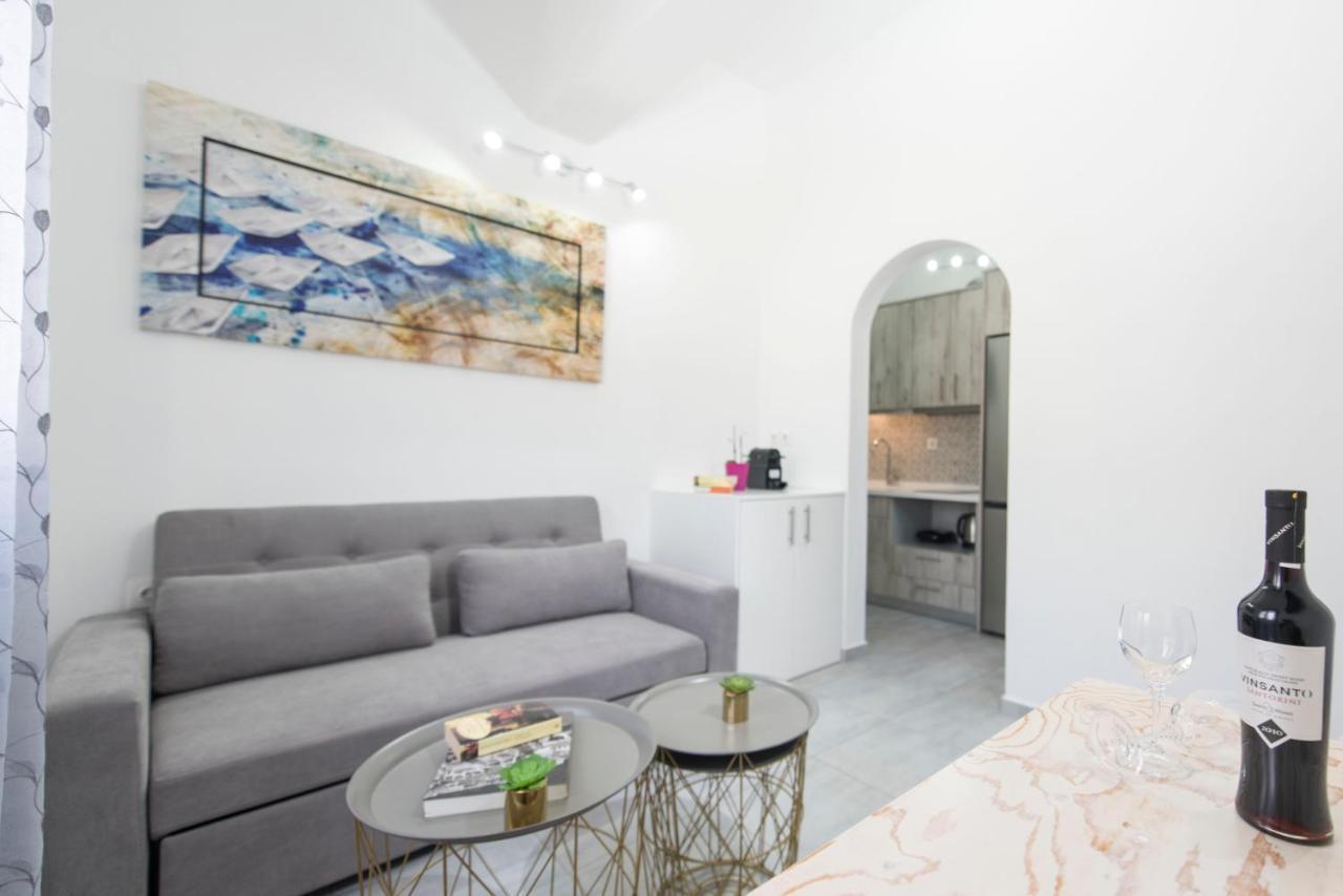 Pure And Simple Santorini Apartment *