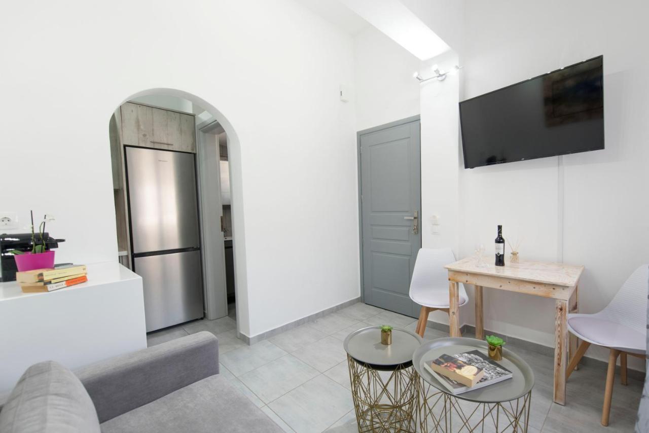 Pure And Simple Santorini Apartment Emporio (Santorini)