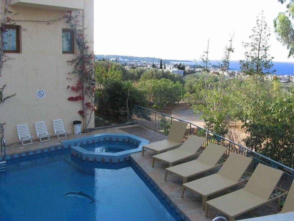 Romantica Aparthotel 2*