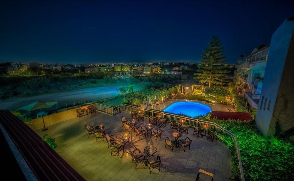 Hotel Roxani 3*