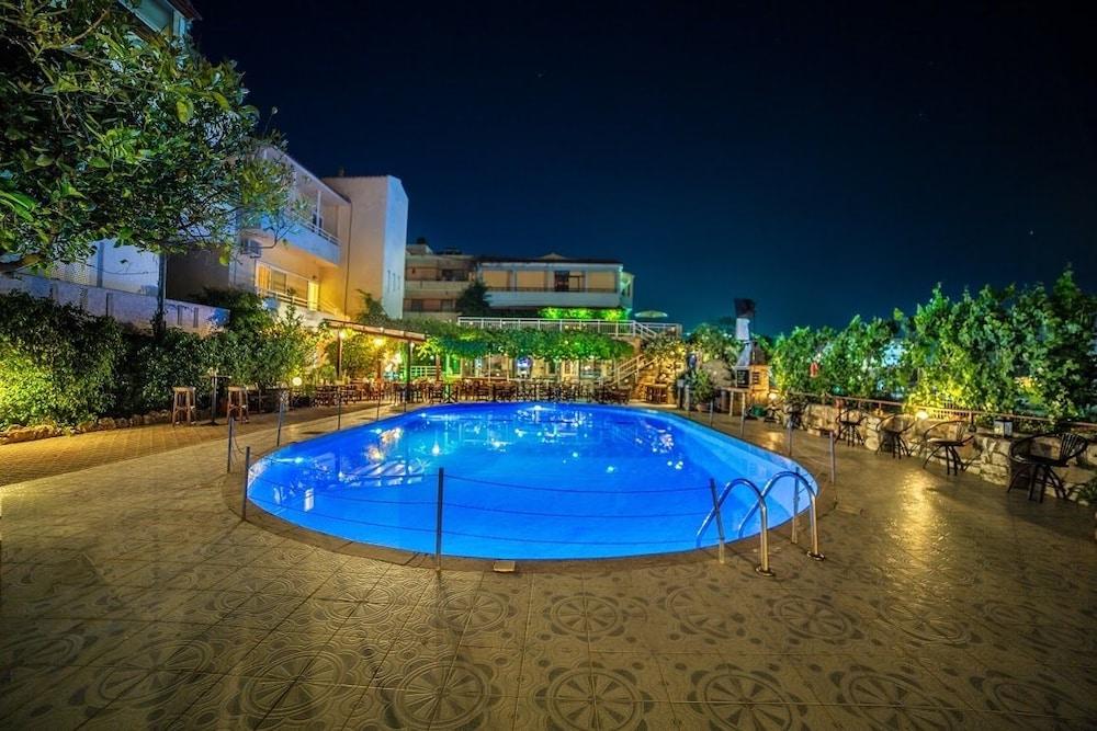 Roxani 3*