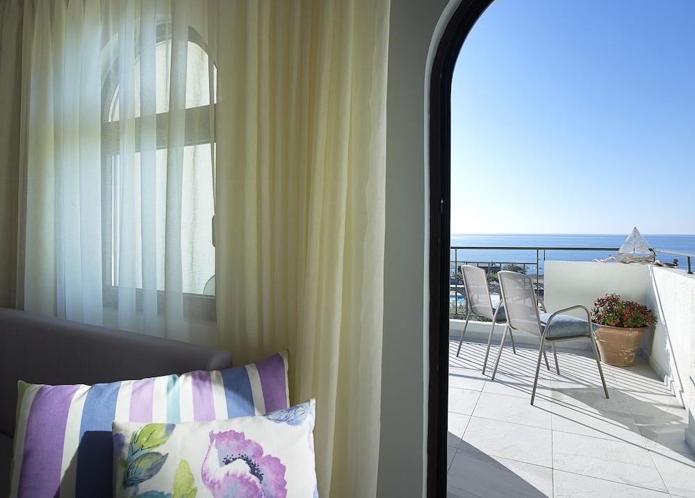 Hotel Coriva &