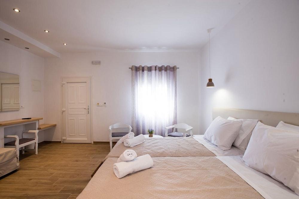 Marina Blue Ornos (Mykonos)