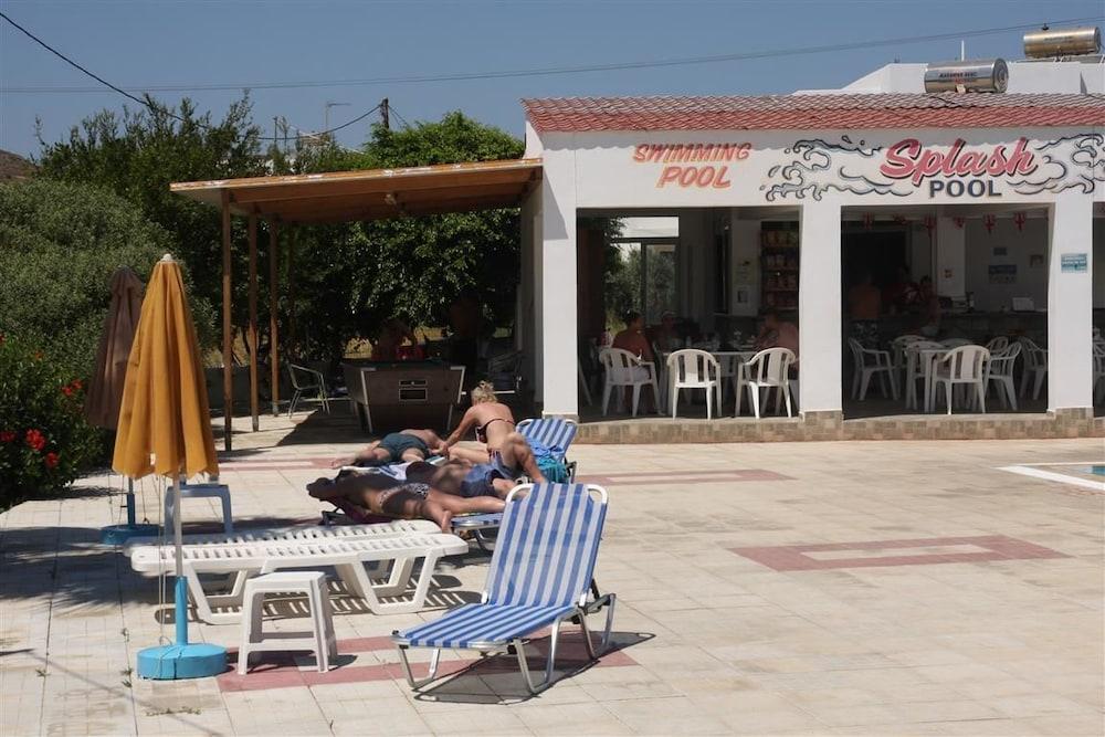 Nikos 2 & Aparthotel