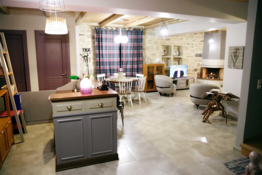 Asion Lithos Apartment *