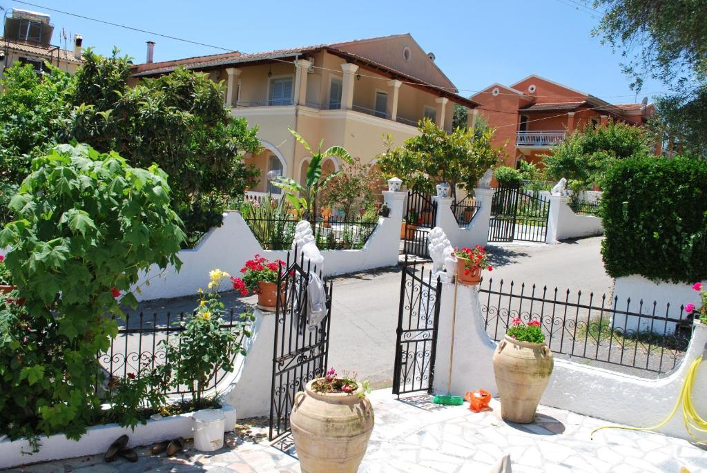 Dominoes Corfu Aparthotel