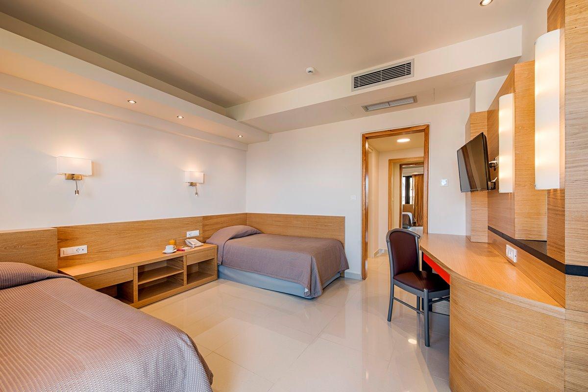 Esperos Mare & Hotel 4*