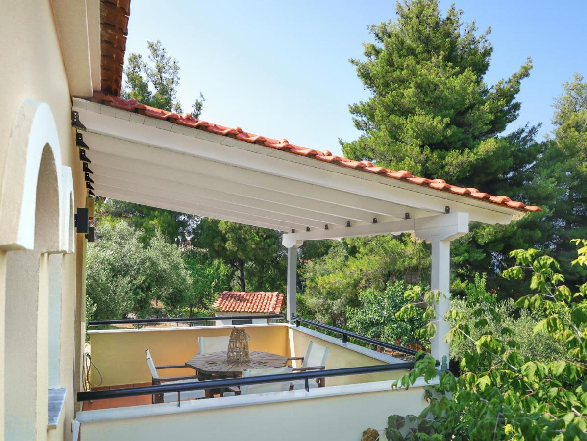 Anatoli Villa *