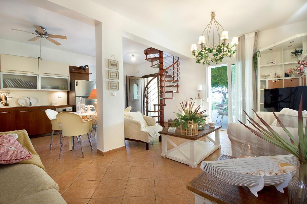 Anatoli Villa