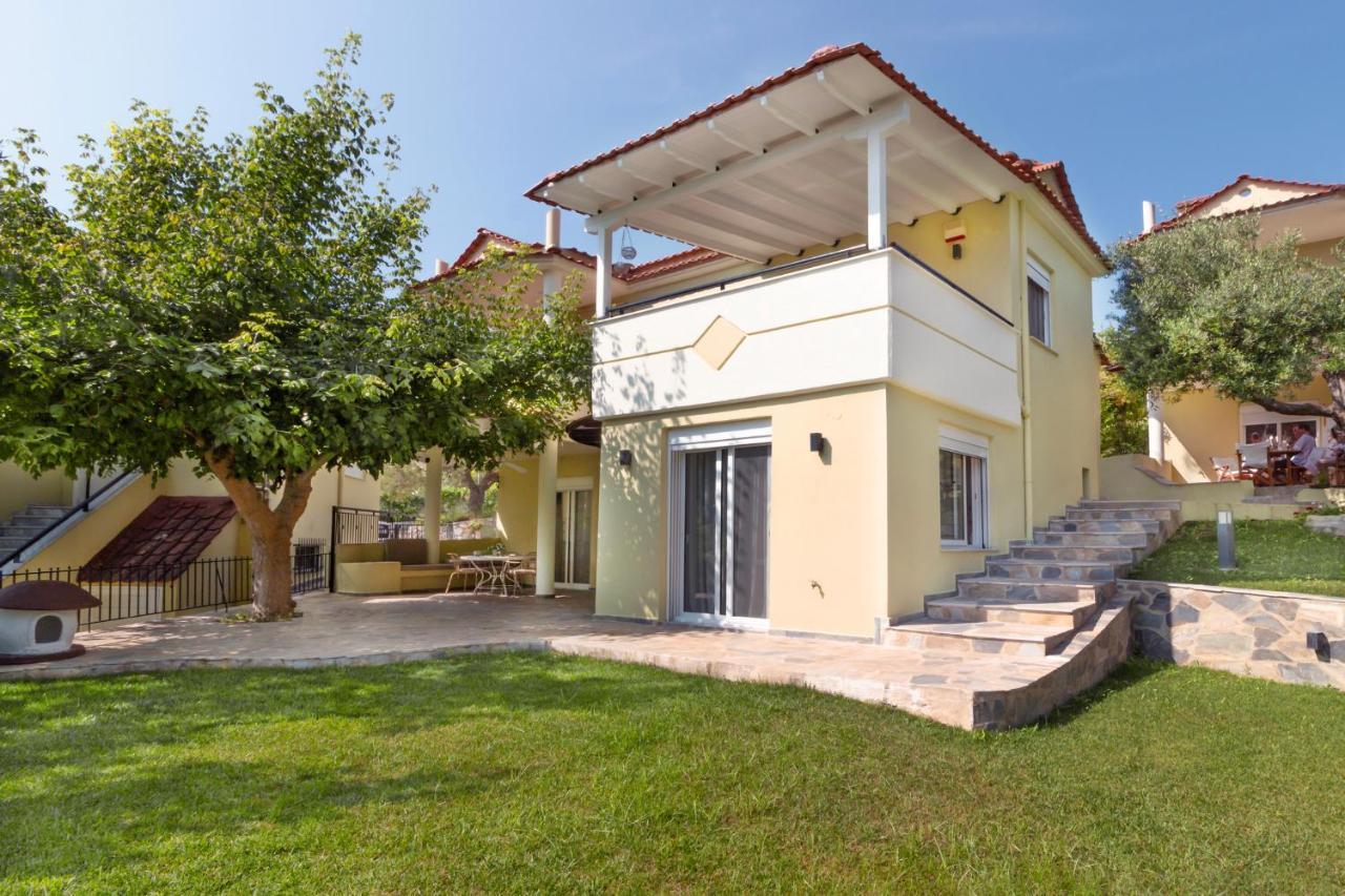 Anatoli Villa *