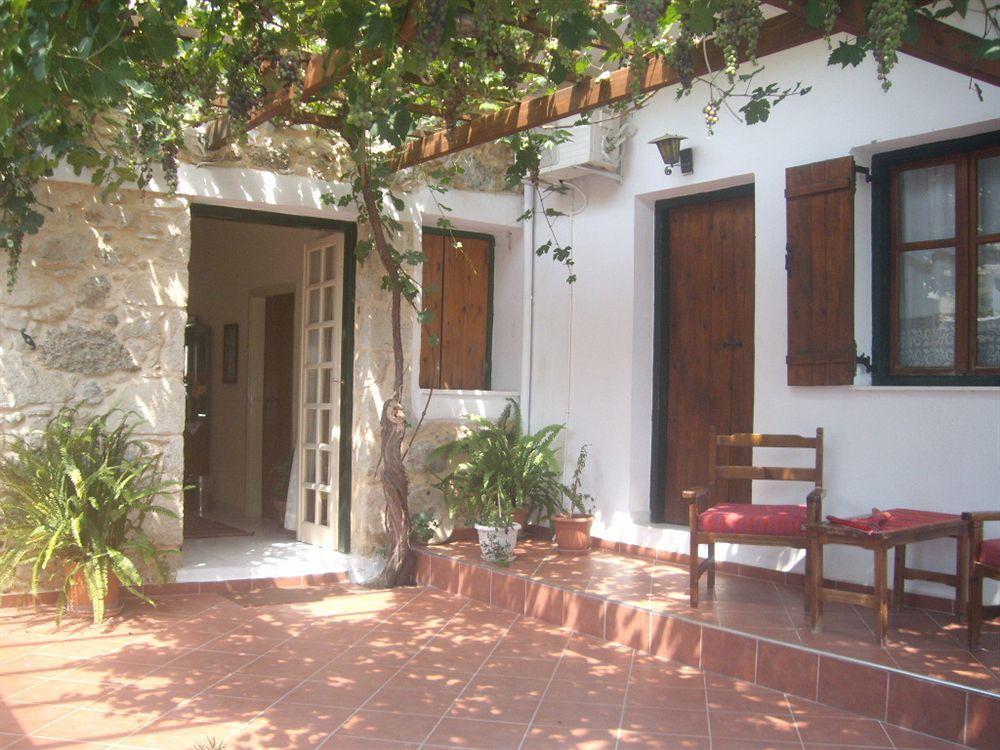 Guest house Hariklia Rent Zaros
