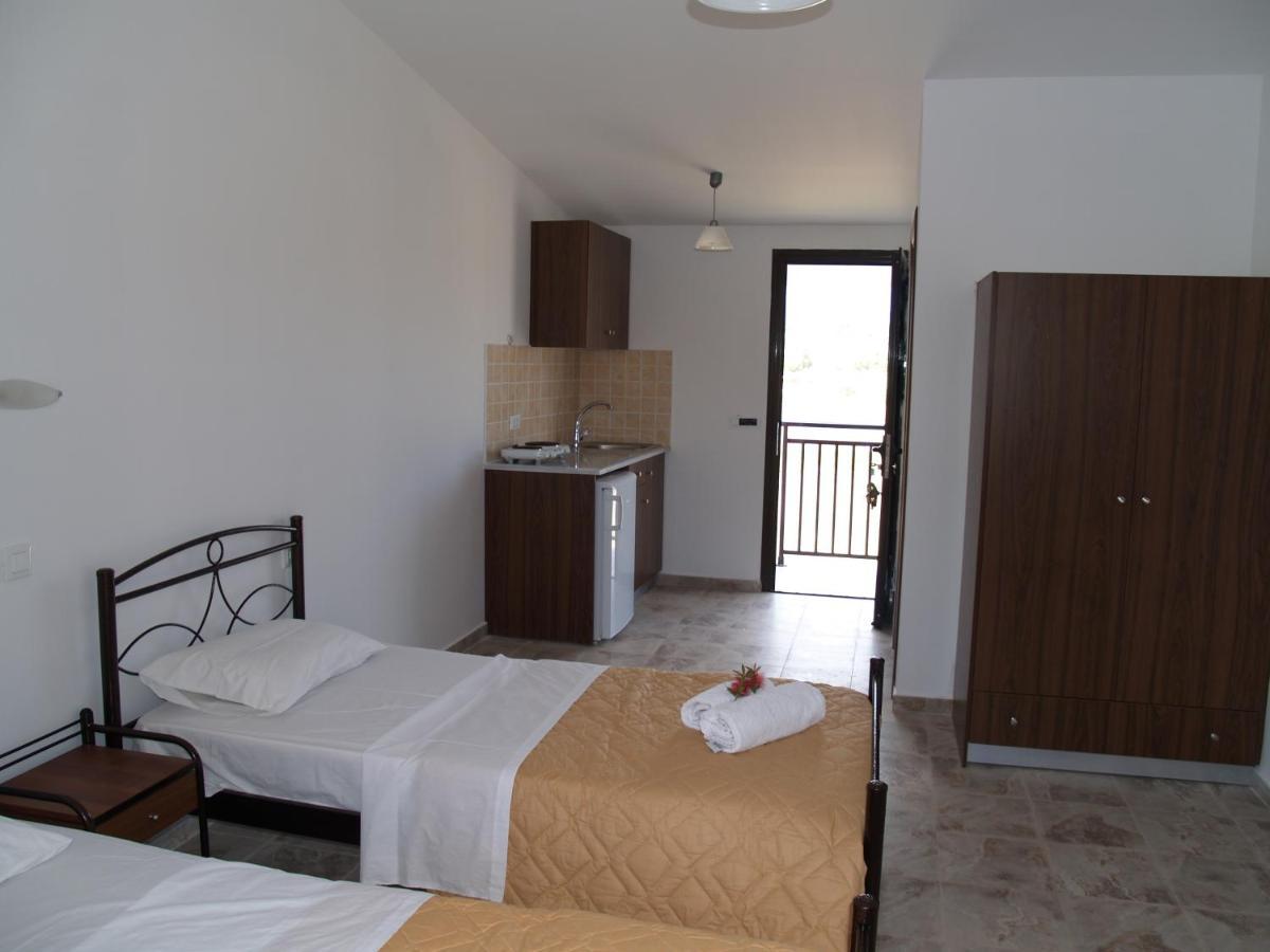 Apartment Clad *
