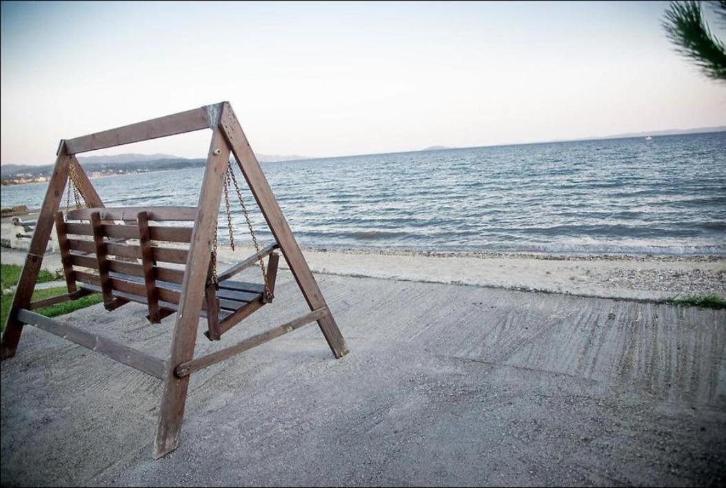 On The Wave Spitakia Sto Kyma *
