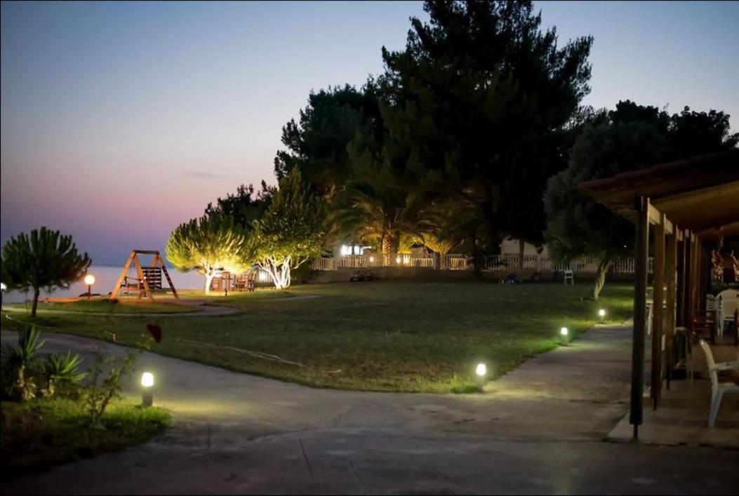 Aparthotel On The Wave Spitakia Sto Kyma Nikiti (Sithonia)