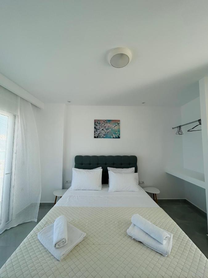 Chrisanthi Apartment *