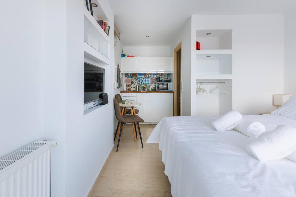 Amazing Rooftop With Large Private Balcony Apartment *