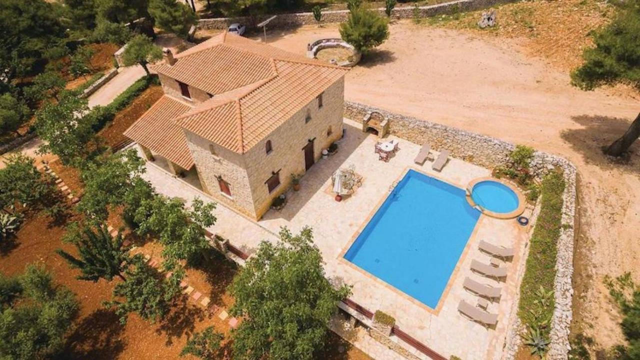 Villa Ira
