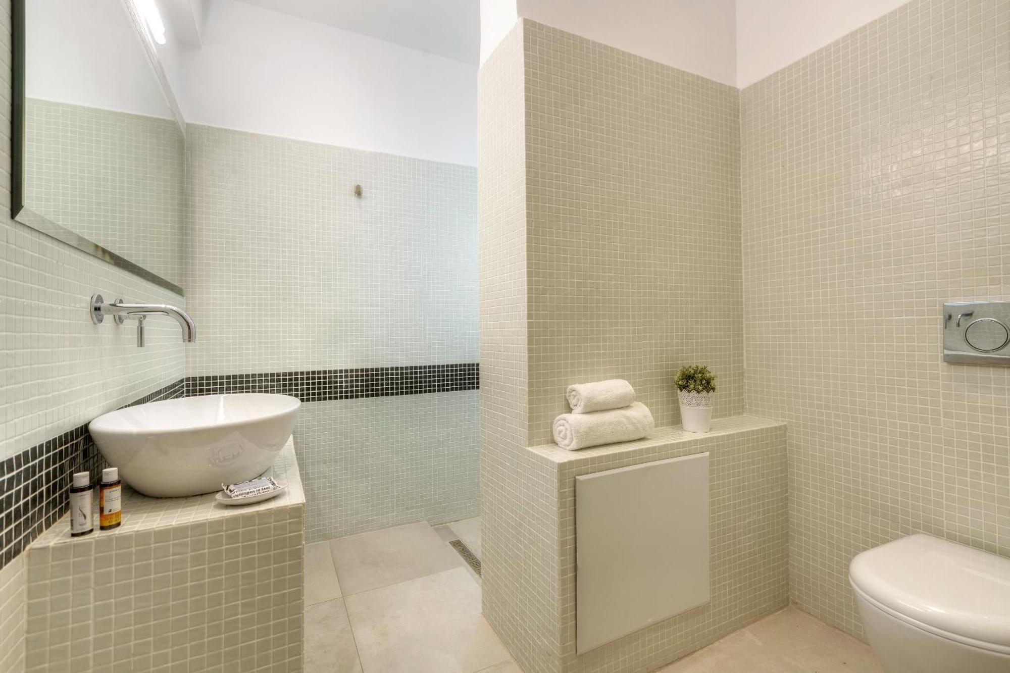 Minavra Athens